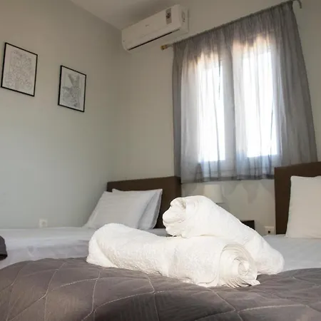 Holiday home Corinthian